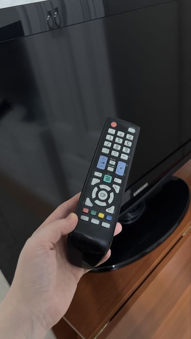 Телевизор Samsung 32 дюйма (81 см диагональ).