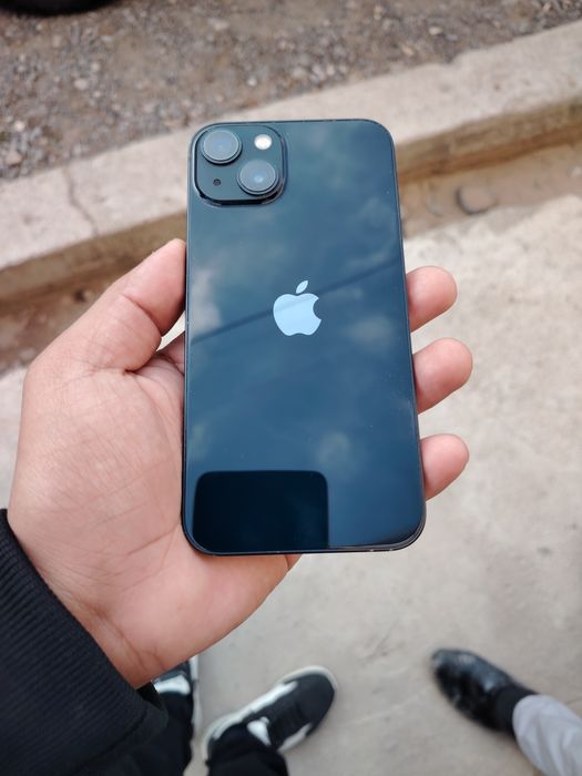 IPhone 13.            .