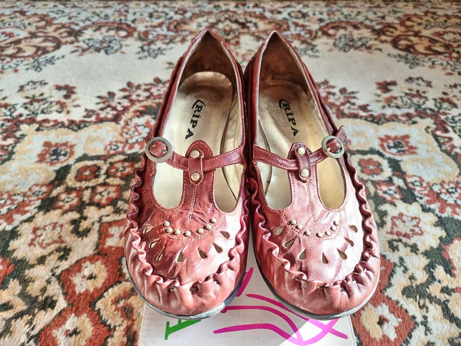 Продам женские туфли