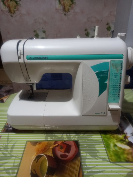 Продам швейную машину