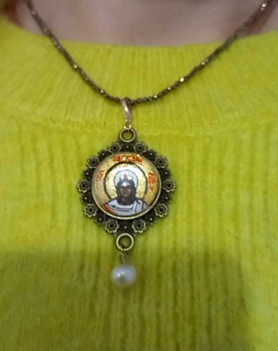 Вмч Варвара рукописная в камее на чокере из пирита