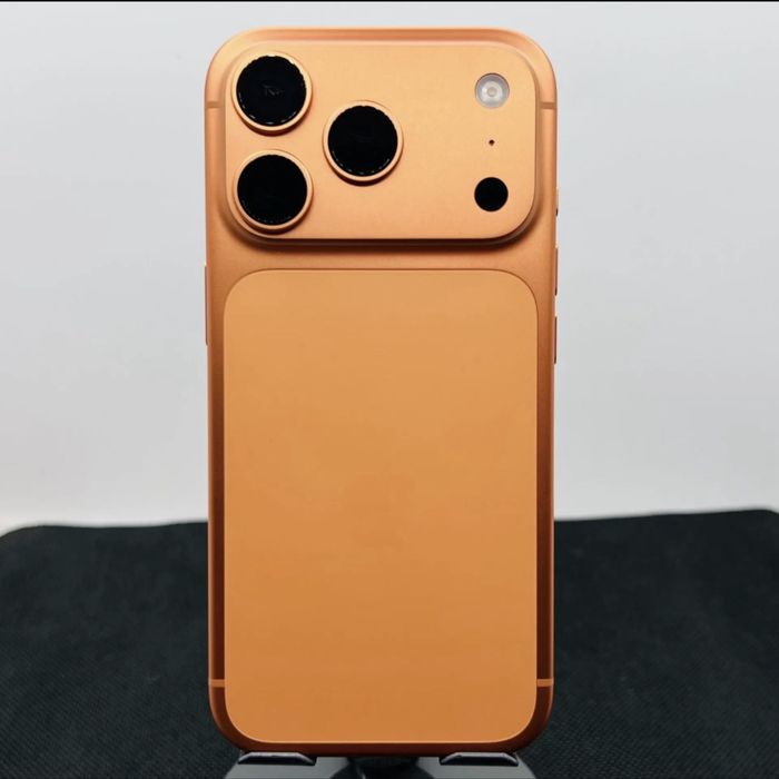 Като нов! IPhone 17 Pro cosmic orange 256 GB