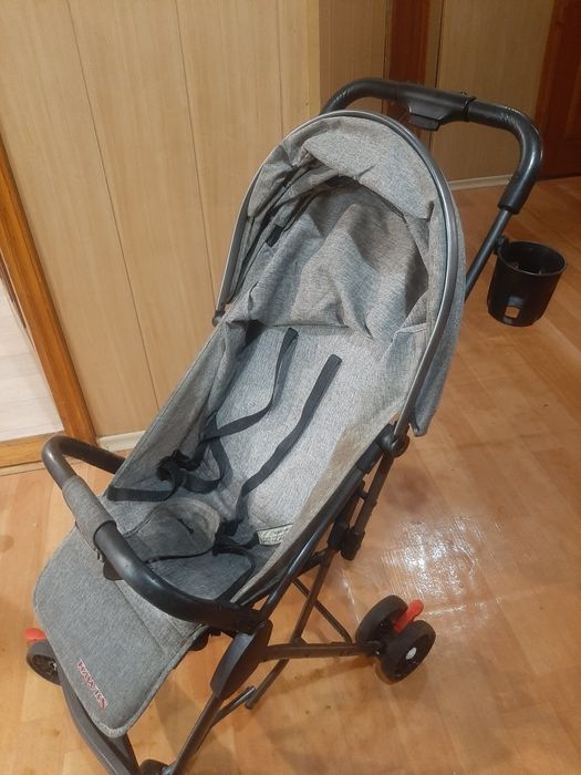 Продам прогулочную коляску
