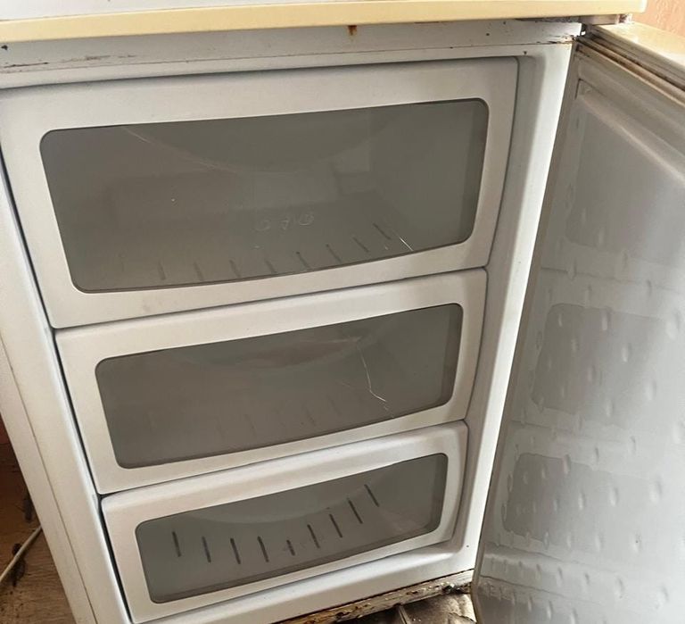 продается холодильник