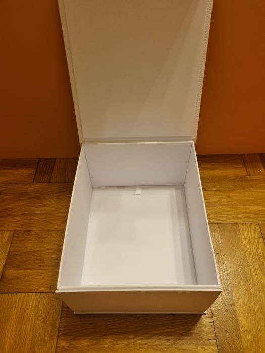 Продавам оригинална кутия DIOR