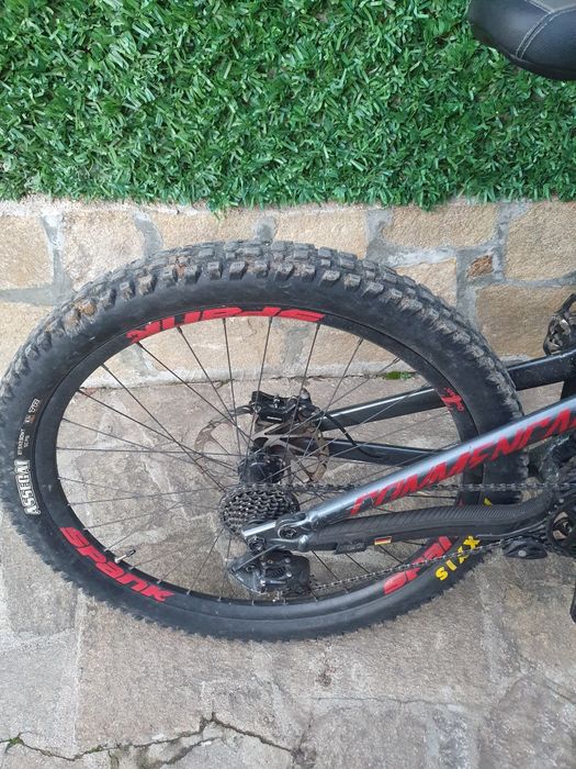 Продавам колело commencal furious