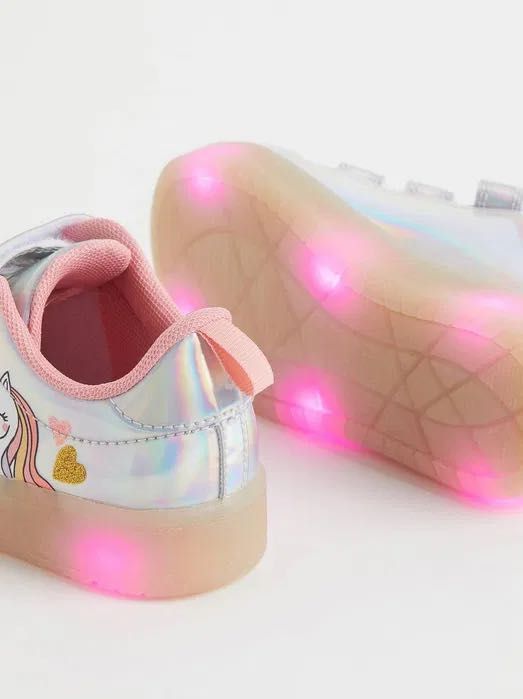 Adidași pentru copii H&M cu imaginea unui unicorn.Mărimea 31.