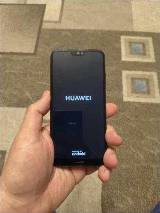 Смартфон Huawei P20 Lite Black за 10 000 тенге.