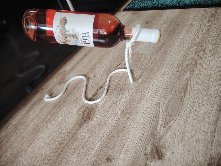 Стойка за вино..