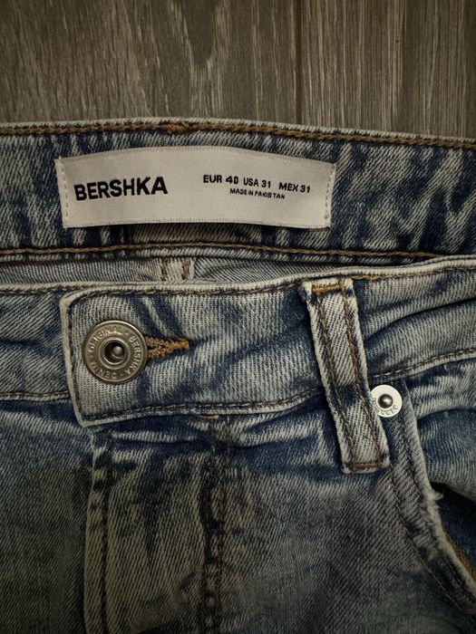Blugi Rupți Bershka
