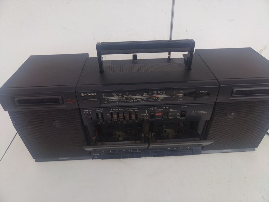 Двукасетъчен радио касетофон HITACHI 
HITACHI  TRK-W530E