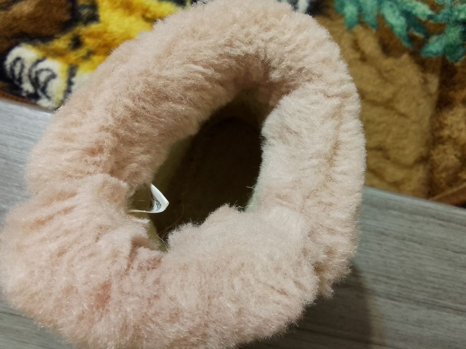 Продам детские ботинки зимние