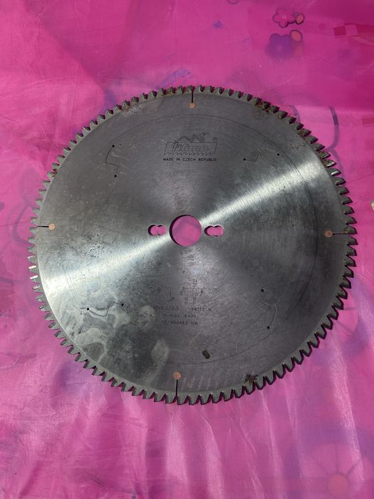 Пылный диск торцовка углорез жане т б инструментерге колданылады