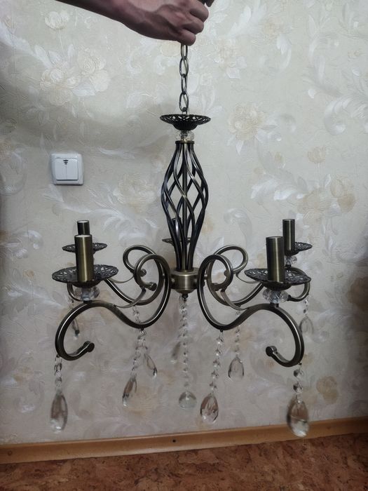 Продается люстра
