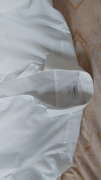 Рубашки галстуки.