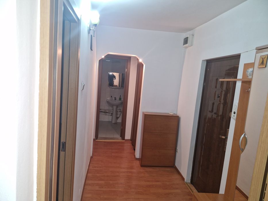 Închiriez apartament cu două camere