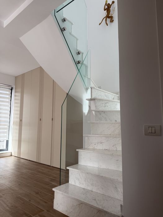 Apartament cu scara interioara de inchiriat
