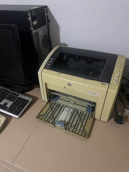 Принтер  10 000 тенге