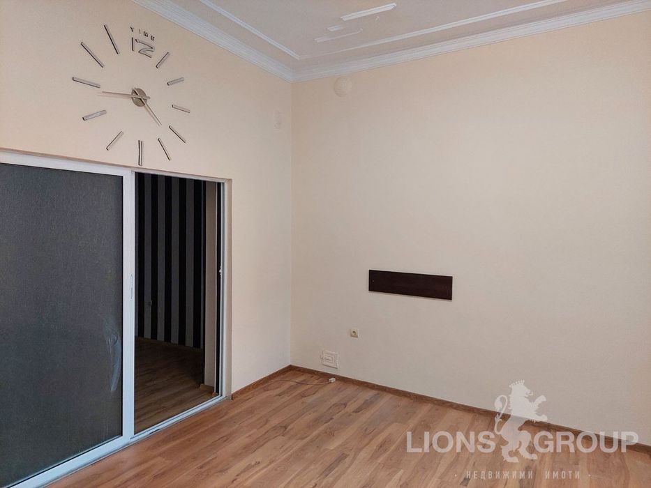 Дава се под наем Офис в Варна, Център - 75 кв.м за 648.21 € - Снимка #1