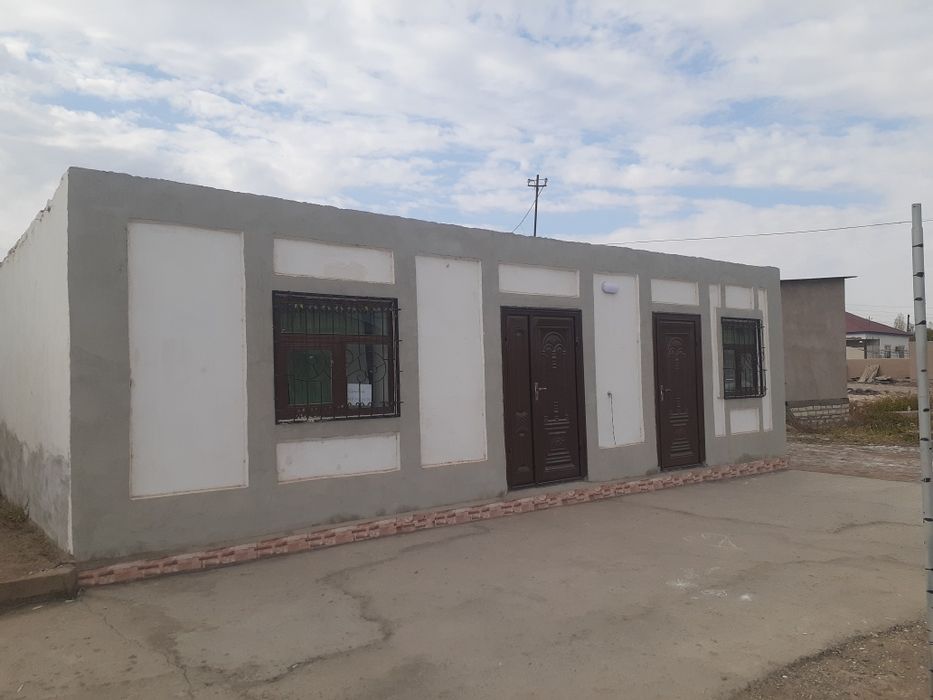 Жолдын бойында вокзалга жакын еки болмели дукан