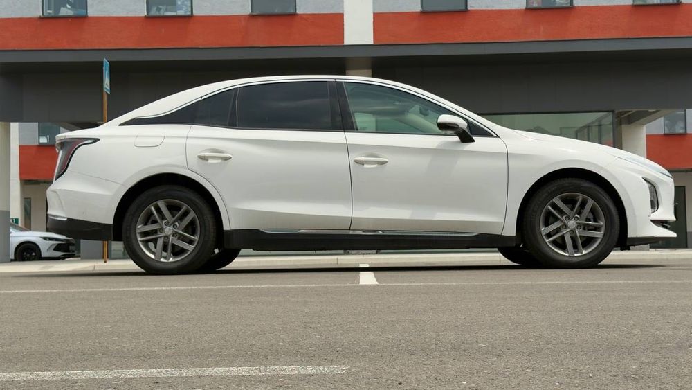 Hongqi E-QM5 (2025) | 530 km | Probeg 46,000 km | 36 oyga 667$ dan