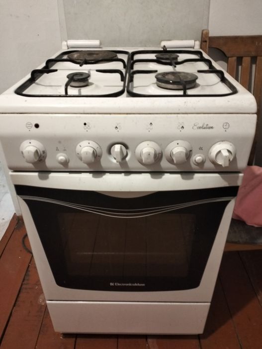 Продам газ плиту