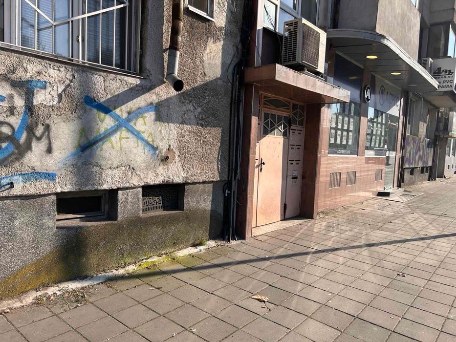 Отдава се под наем – тристаен апартамент, подходящ за офис/бизнес, Център, Бургас
