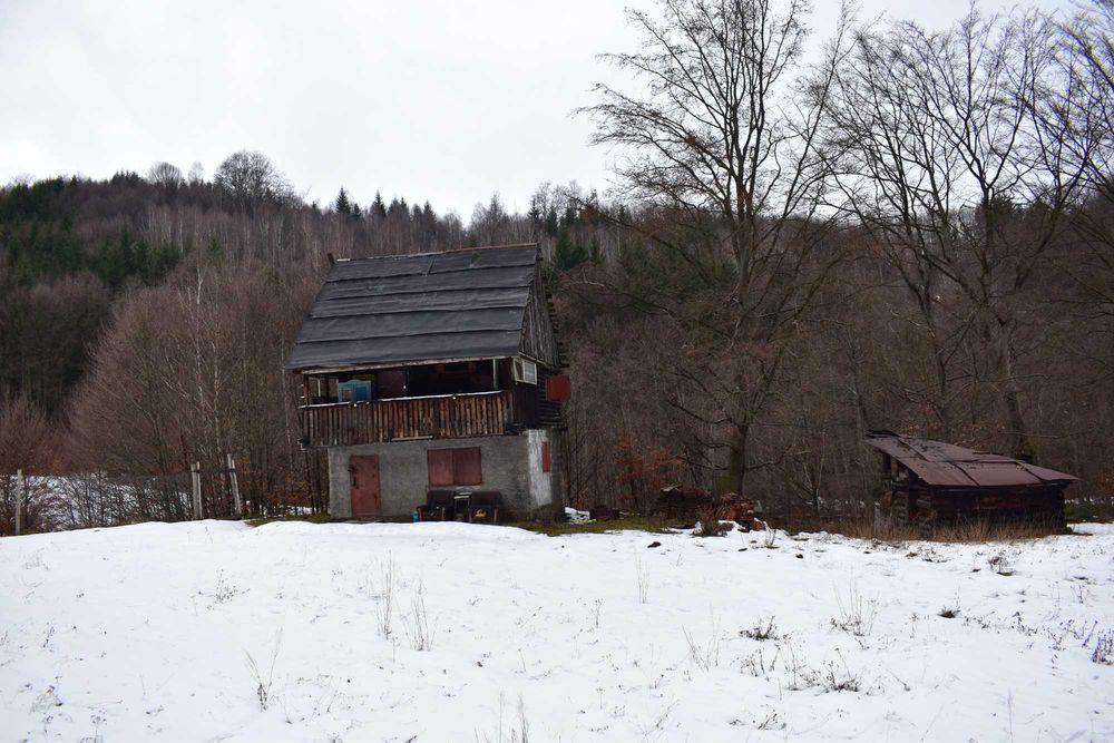 Vând teren+construcție