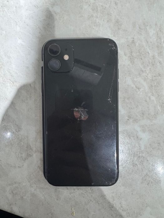айфон 11, задняя крышка разбита