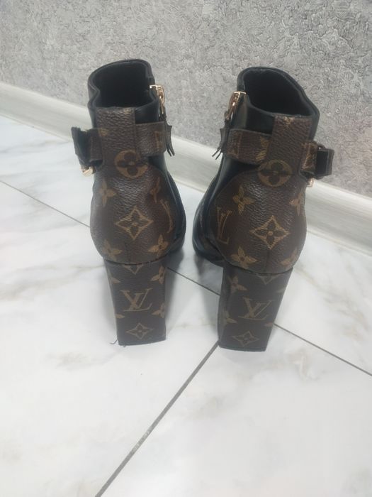 Ботинки натуральная кожа.