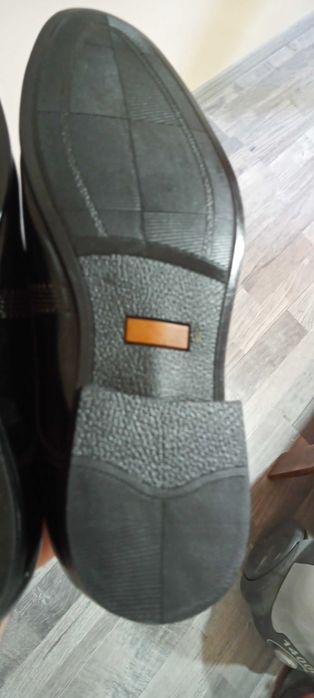 Продавам oфициални мъжки обувки марка "BELLAGIO".