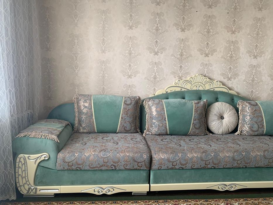 Продам диван для гостинной (ковер в подарок)