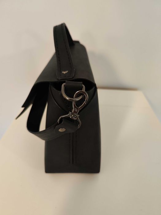 Ръчно изработена черна кожена чанта