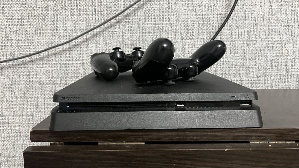 Playstation 4 slim