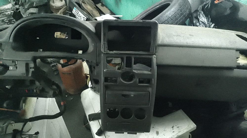 Продам панель приора 1