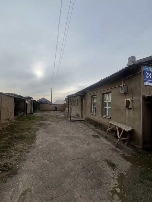 Үй саттылады.