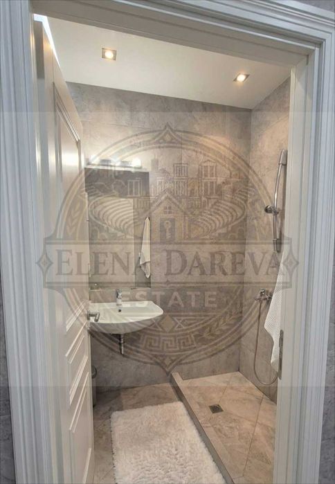 Просторен и слънчев! Тристаен апартамент ДО ПАНАИРА!