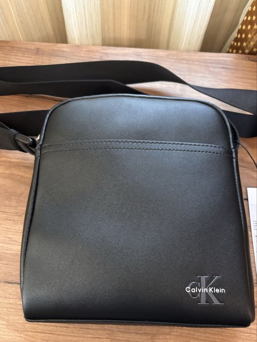 Чисто Нова Оригинална Мъжка Чанта CALVIN KLEIN LV04G3014G