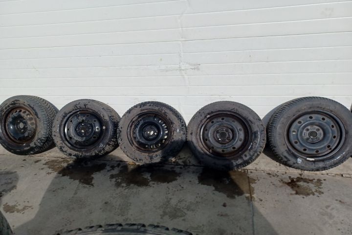 Jante tabla cu anvelope 15 - set 175/65 R15 4 buc Suzuki Swift 4 [201