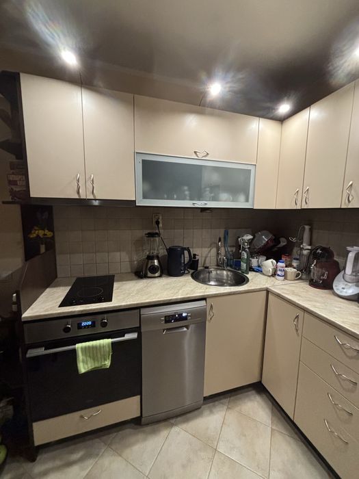 Кухня без уреди с етажерки