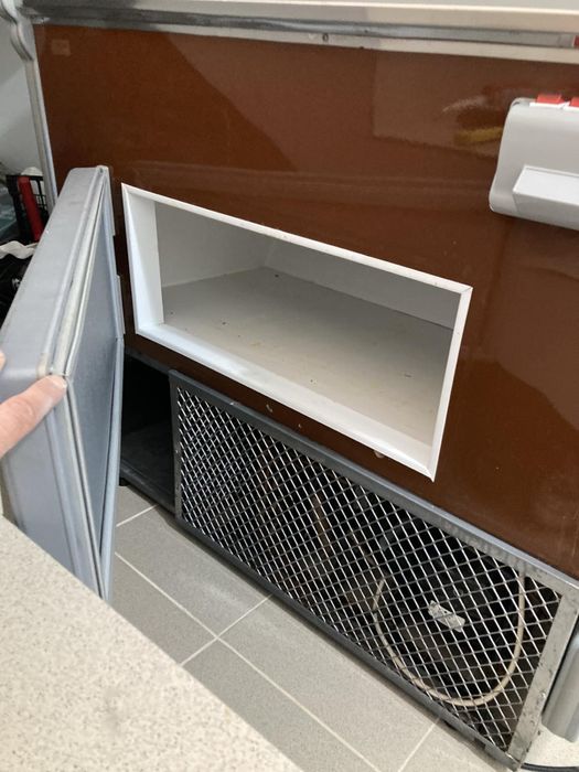 Хладилна витрина