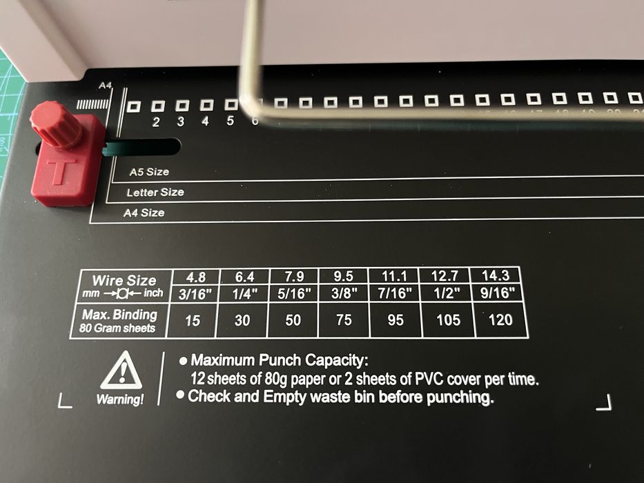 Продавам машина за подвързване с метална спирала