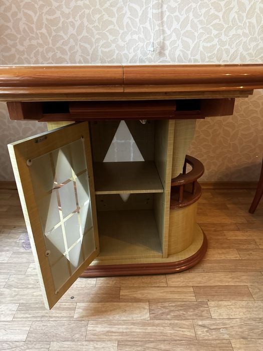 Стол обеденный для гостиной