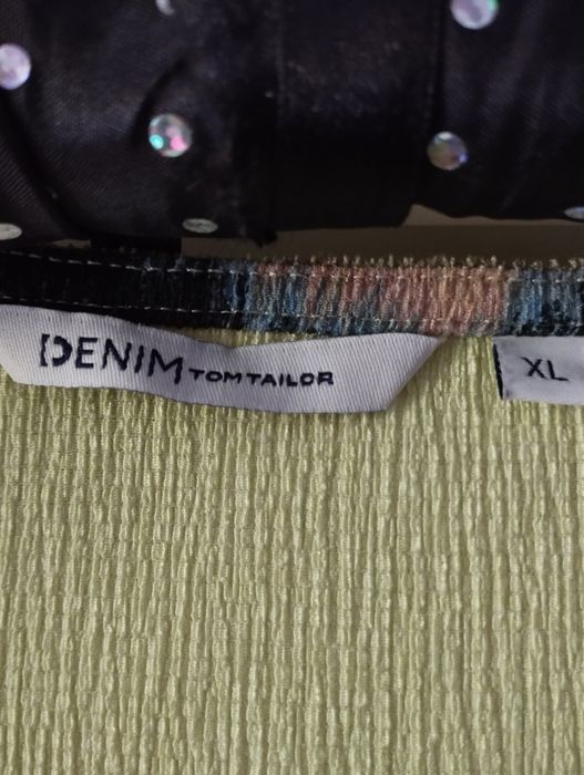 Продавам спортно елегантна дамска блуза