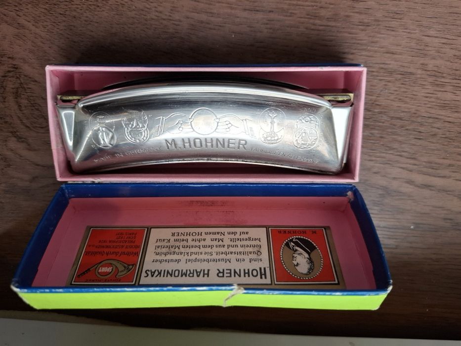 O frumoasă mini-armonică muzicală vitange ,în cutie originală,M Hohner