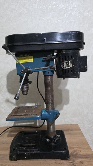 настольный сверлильный станок марки Peoctat.