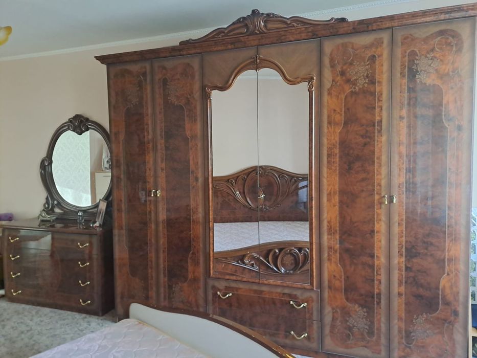 Спальный гарнитур