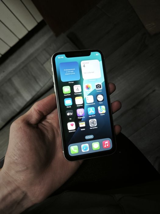 IPhone XR белый продам