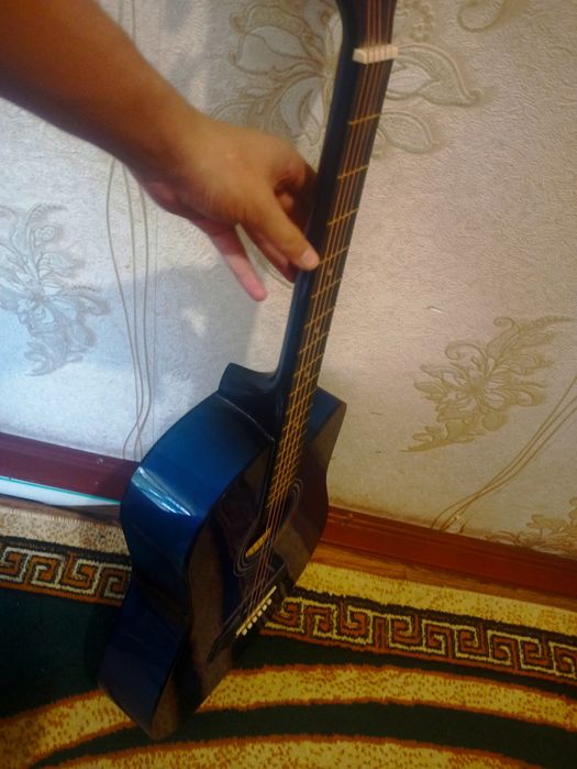 Gitara sotiladi + sumka, ideal holat, yangi boshlovchilar uchun zo‘r