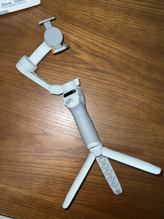 Стабилизатор DJI OSMO mobile SE